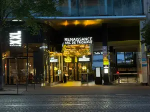 Signalétique hôtel Paris : une nouvelle identité pour l’entrée d’un hôtel 5 étoiles
